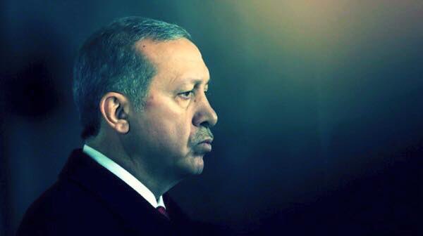 Dusunce2015's tweet photo. Erdoğan DAİŞ millitanlarının faaliyetlerindendolayı kaç türk vatandaşının hayatını kaybetti? https://t.co/9YOmf5io4R https://t.co/GjxMKwDVTG