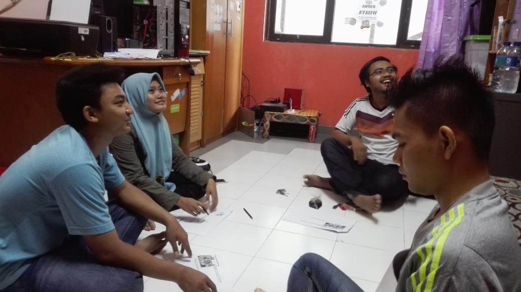 Business Discussion Kopma Wijaya bersama MPM UWKS, dengan Ketua MPM, mas Ari sebagai pemateri.
Masnya suka curhat~