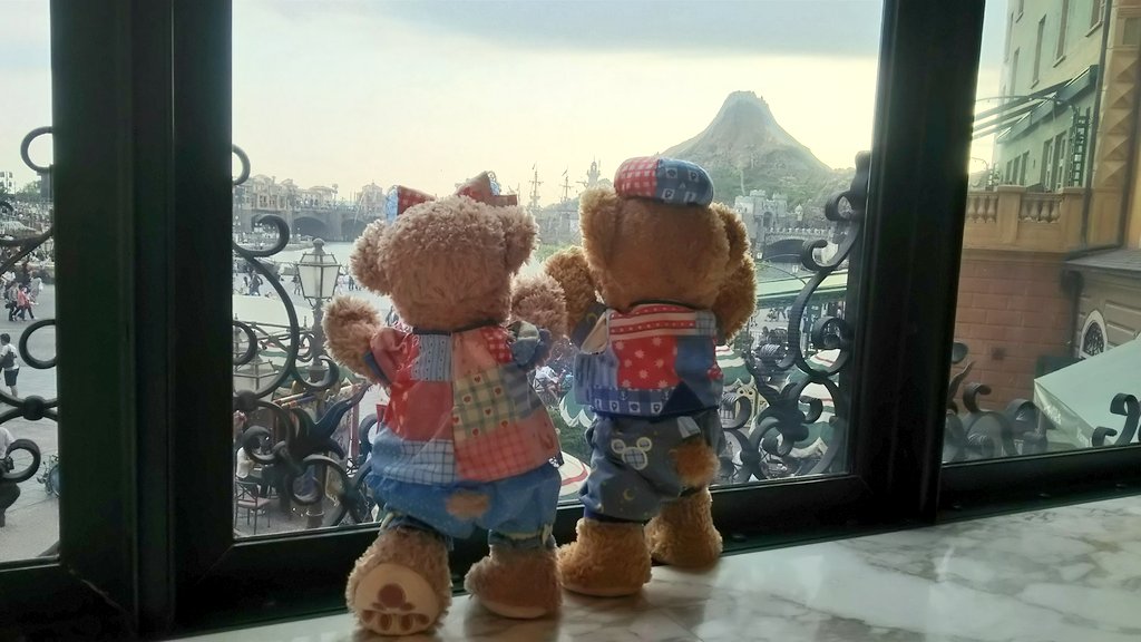 965lover's tweet photo. ダッフィーとシェリーメイのお気に入り写真(2016年5月) https://t.co/exhN8OqDyd
