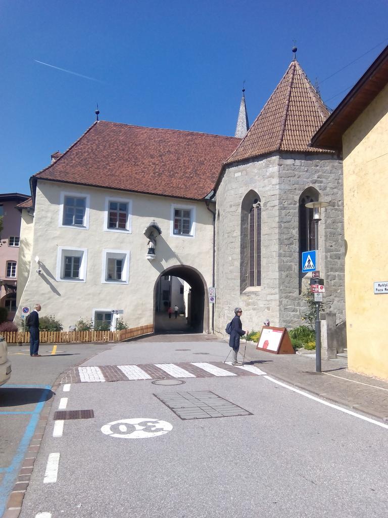 Arratsaldeko kronoigoeraren aurretik inguruaz gozatzeko tartetxoa.

Time to relax before the Alpe di Siusi ITT.