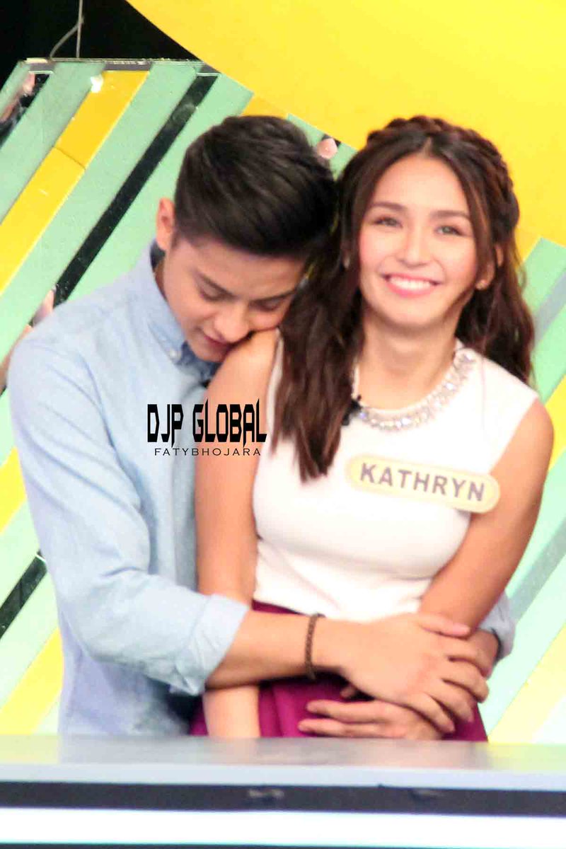 DJPGlobalOFC's tweet photo. Daniel team mo ang nanalo pero nasa kabilang team ka?!?!? Sweet!

 #KathNielOnFamilyFeudPH https://t.co/OJiqdc7ppE