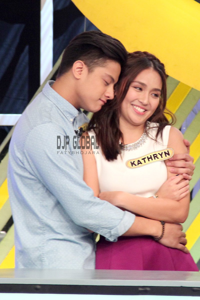DJPGlobalOFC's tweet photo. Daniel team mo ang nanalo pero nasa kabilang team ka?!?!? Sweet!

 #KathNielOnFamilyFeudPH https://t.co/OJiqdc7ppE