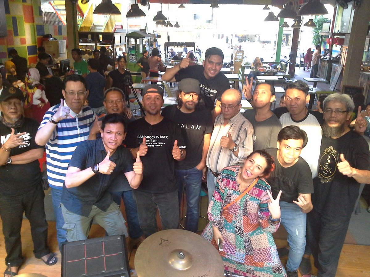 Terima kasih <a href="/sleeplesstebet/">Sleepless Tebet</a> bang Usman Hamid,

#GRASSROCKUSTIK
#GRASSROCKISBACK 
#GRASSNATION