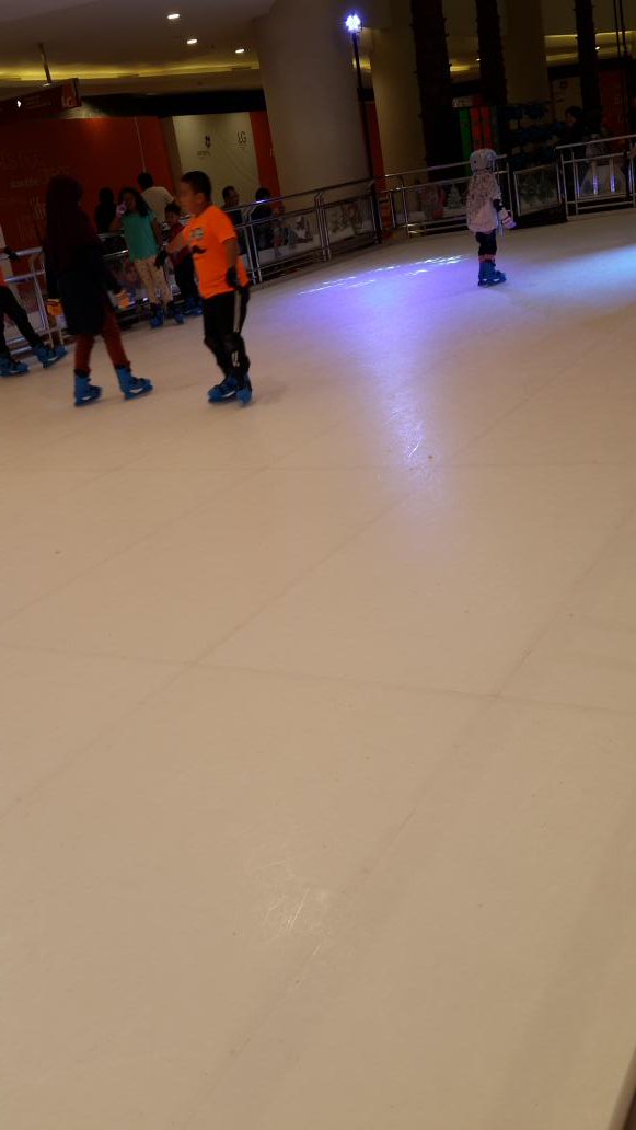 Enggak perlu ke jakarta or luar negeri mo ice skatting..balikpapan punya loh.#WeLoveBalikpapan