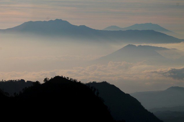 [Populer] Dua Pendaki Asal Cirebon Hilang di Gunung Semeru metrotvn.ws/B531571
