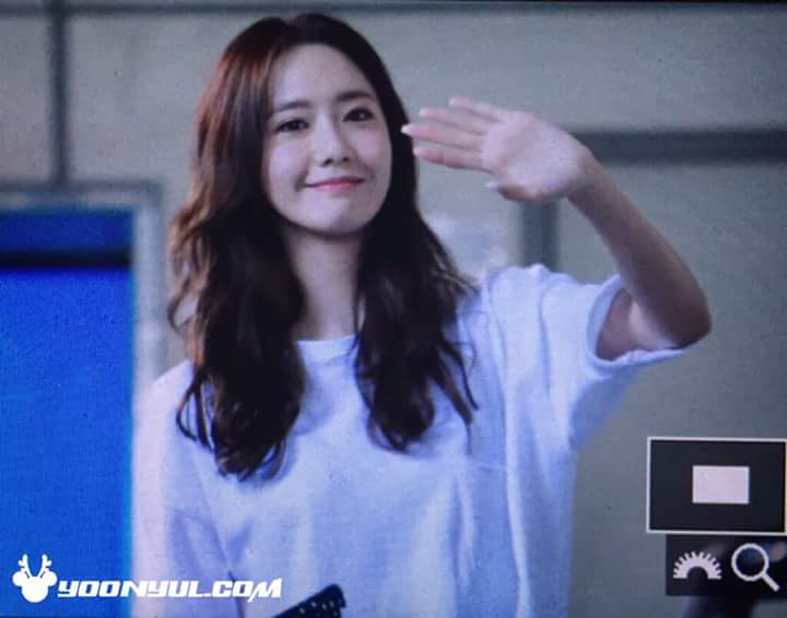 ConstantinoLyn's tweet photo. 👉Yoona at COEX 😊😊
#윤아 #Yoona https://t.co/3eYR9UVR04