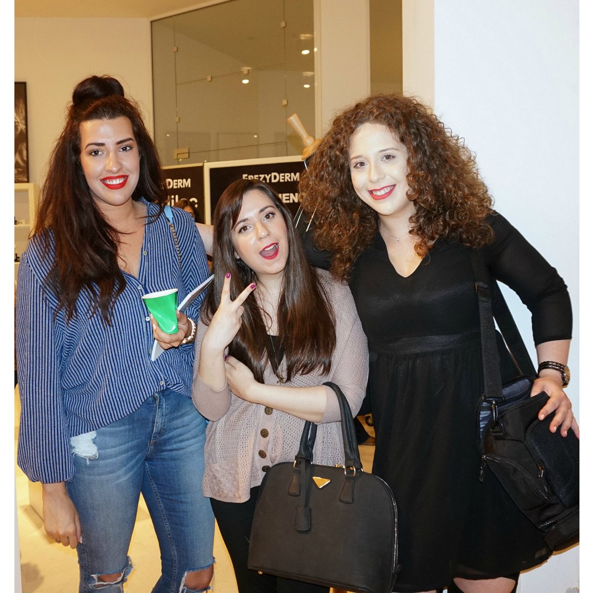 AnotherMakeup's tweet photo. Στο event της @FrezydermUK με τις Μαρίες! @MissMadden923 #marriliaschoice #greekyoutubers #frezyderm #oralscience https://t.co/h7U3xc3HNC