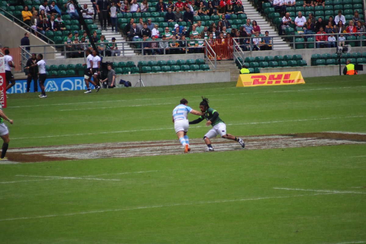 SkiEd95's tweet photo. #London7s Quarter final 1:SA edge Argentina 21-19 after seeing out squeaky bum time with 6 men at the final whistle https://t.co/5kyiXxfRER