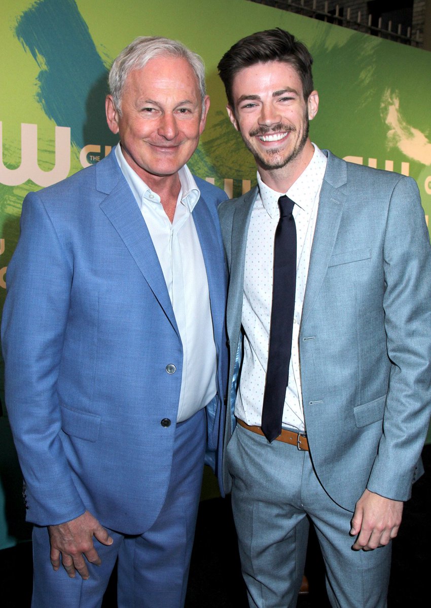 GustinFrance's tweet photo. #PHOTO Grant et Victor Garber aux #CWUpfronts2016 https://t.co/6clsODkf7A