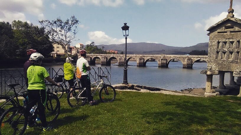 BicicleandoSCG's tweet photo. Una auténtica maravilla: #RutaGuiadaBicicleando2016: Senda de #Pontesampaio #RíasBaixas #Galicia https://t.co/Ei9qvmazkX
