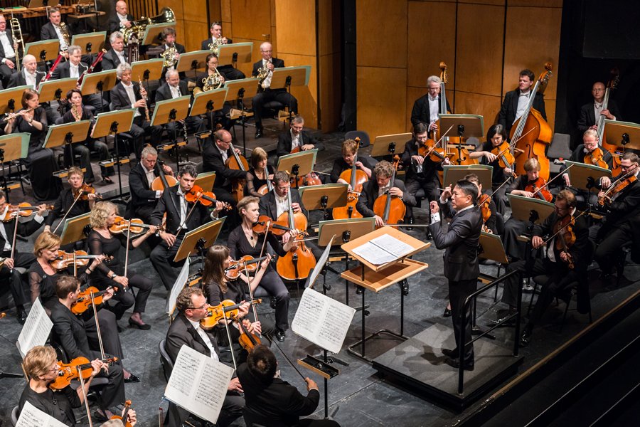 Heute, morgen und übermorgen 9. Philharmonisches mit Prokofjews 5., Leitung: Yongyan Hu, nophiro.de.