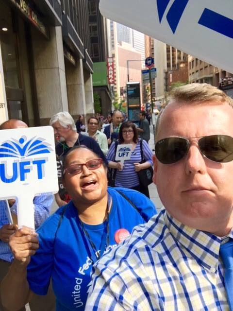 UFT_MBO's tweet photo. Manhattan teachers stand in solidarity with @CWAUnion walking the picket line! #verizonstrike #union #solidarity https://t.co/wiJc7Dm5gs