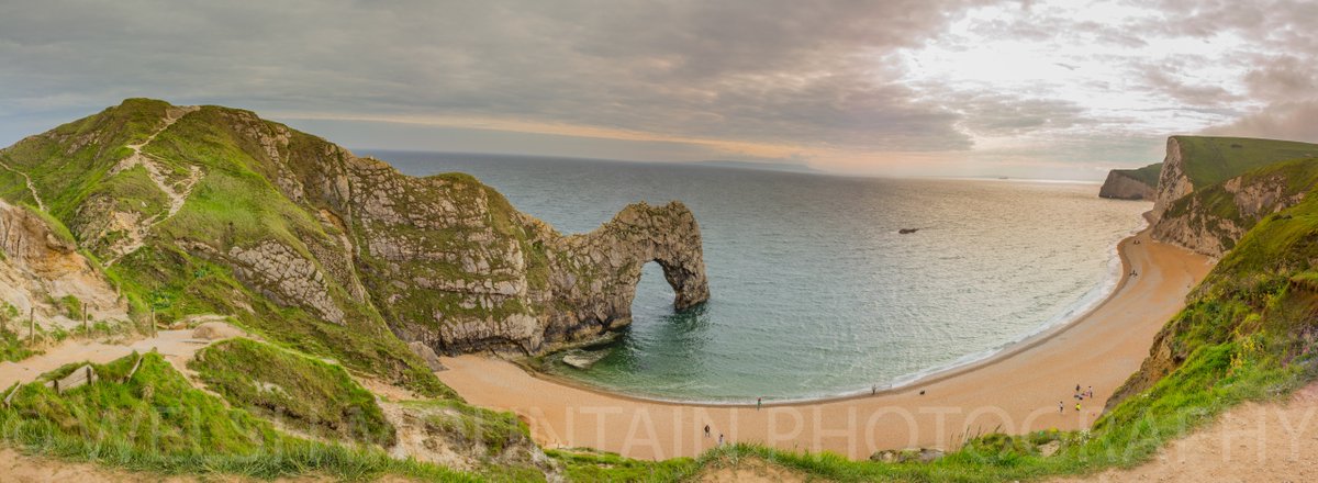 WelshMountPht's tweet photo. Durdle Door of the Jurassic coast, Dorset. Shot last Tuesday. #jurassiccoast #dorset #south #coast #sea #beach #love https://t.co/dEyNH4jLJS