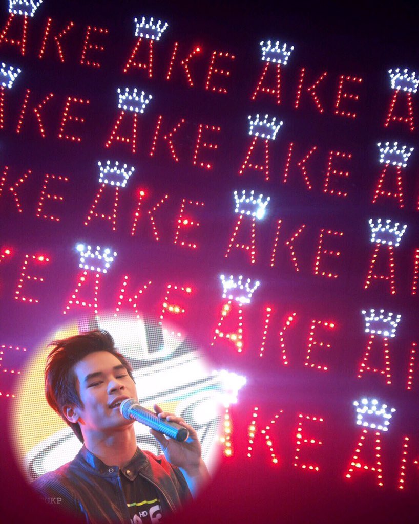 ake_fanclub's tweet photo. ป้ายไฟใหม่พี่เอก❤️AKE ตรงตามคอน
เซปเป๊ะต้องมีมงกุฏนะคะ😁 #thestar11 #akefc #teamakefc  #thanachotek #akebraveheart https://t.co/umoZWFFrIa