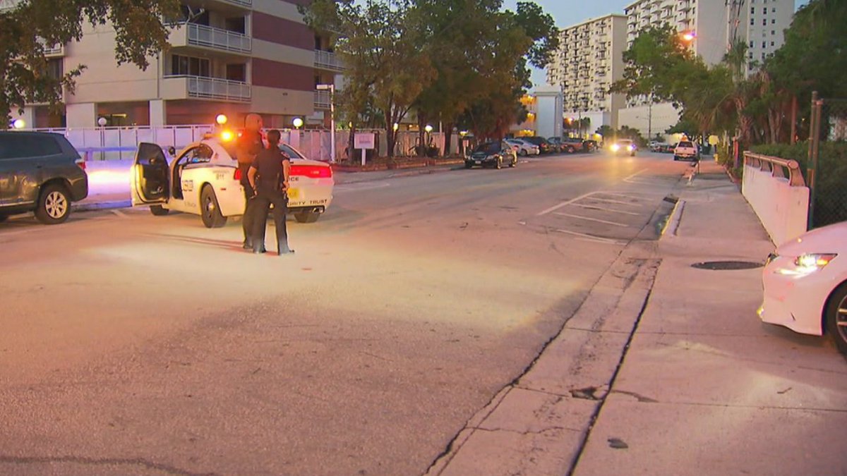 BREAKING: Police-involved shooting in Hallandale Beach bit.ly/1Tnzy1N?utm_me… https://t.co/DWwlc3rvDp