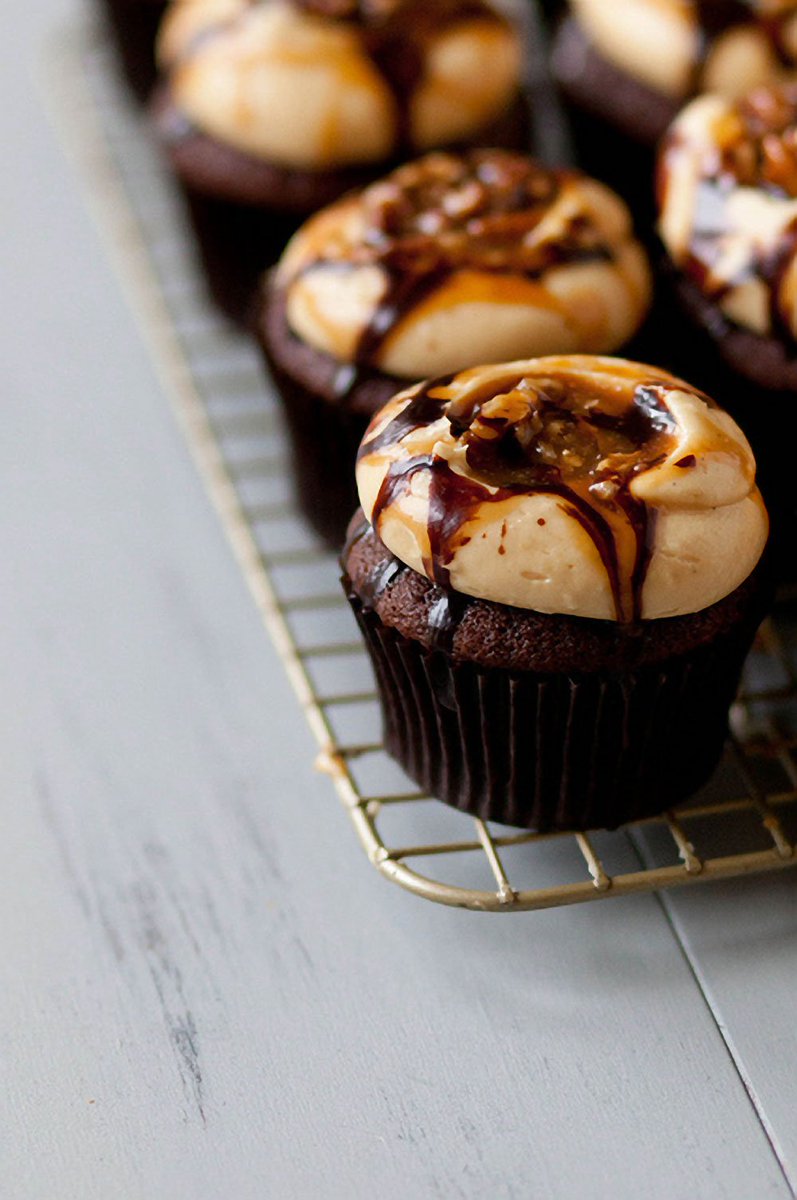 cupcake_daily's tweet photo. The Ultimate Chocolate Cupcakes … TURTLE CUPCAKES. You’ve got to try them! https://t.co/F7AVKCFlTx https://t.co/WEEp9zQDgf