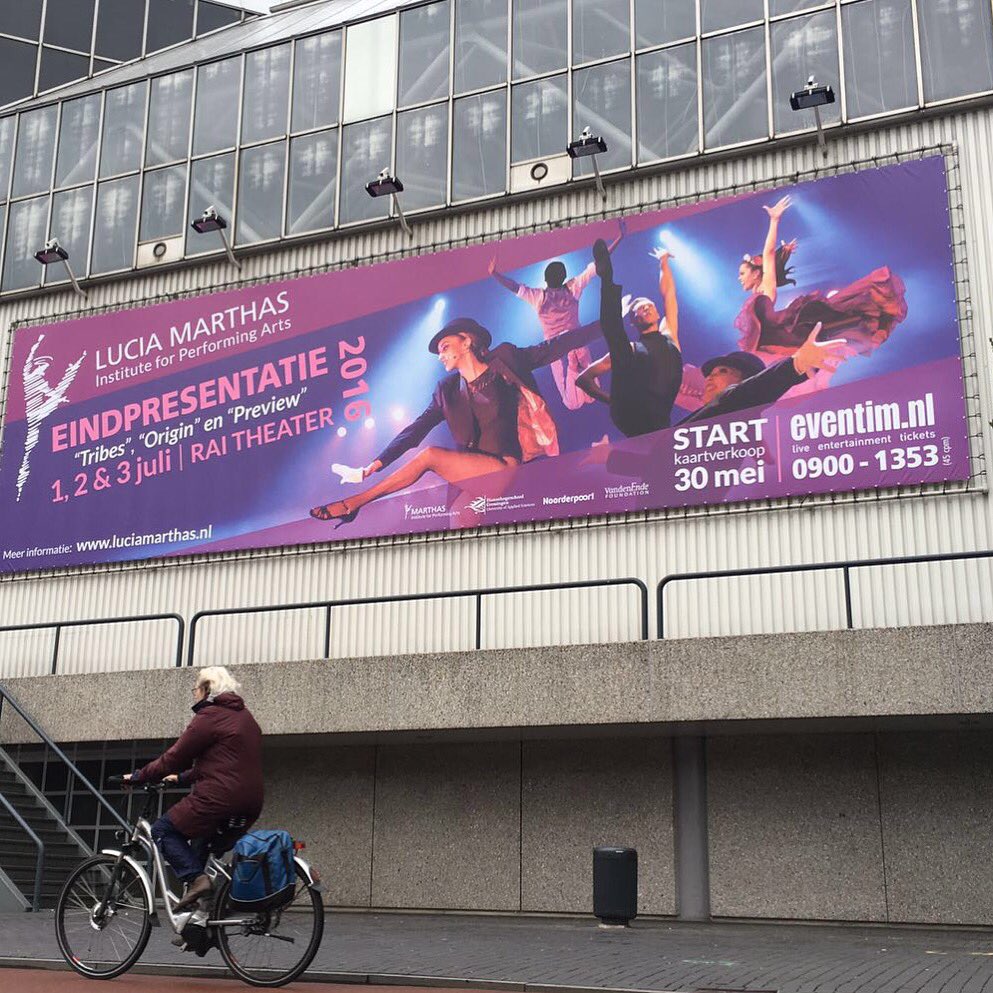 luciamarthas's tweet photo. Daar hangt hij dan weer!! 30 mei start de kaartverkoop.. #eindpresentatie #2016 #lmipa #performingarts #Raitheater https://t.co/hzq4hJCGoP