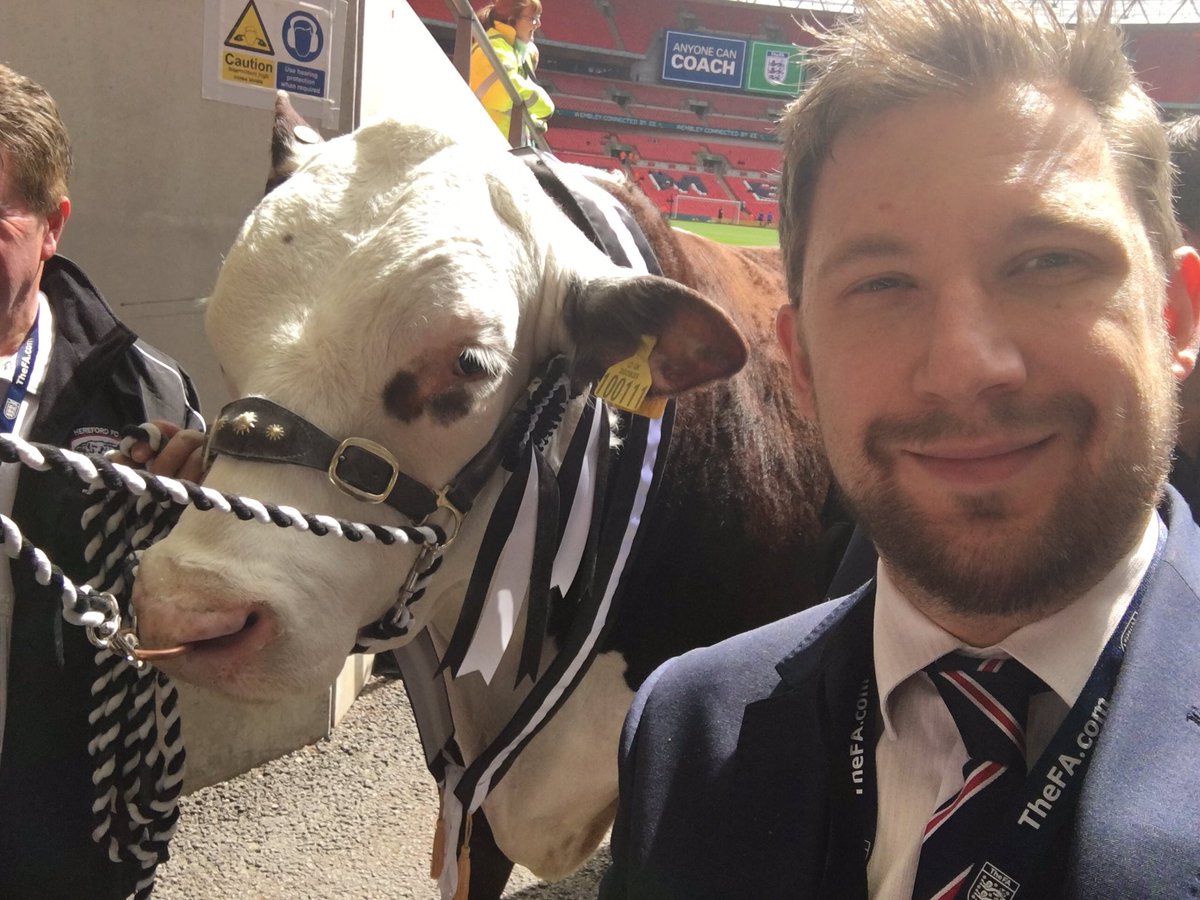 CJHall83's tweet photo. Met up with two @HerefordFC legends in one day @paulbroome_HT and Ronaldo! #bullselfie https://t.co/ZQguLhbNSX