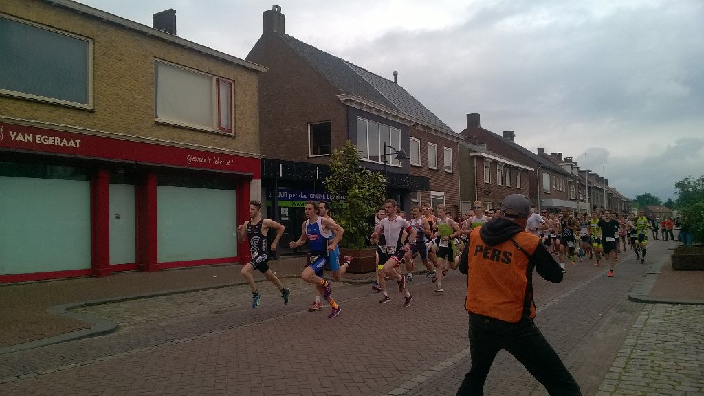 PimDeKok's tweet photo. En wij zijn gestart #Runbikerun #hoogerheide https://t.co/RHKmducOu8
