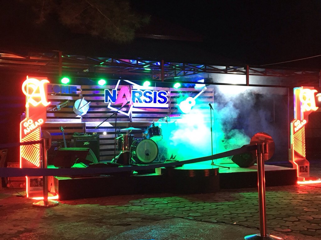 Azone Narsis stage di De Helsinki