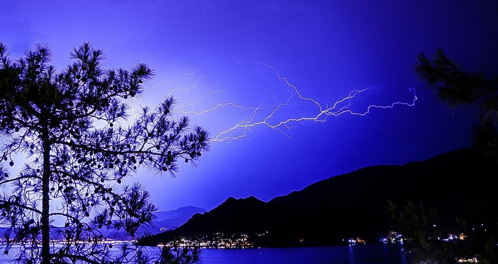 GavinLongPhoto's tweet photo. Finally got a great #storm to capture #Turkey  #Lightning #gavinlongphotography https://t.co/9HM0jePm9v