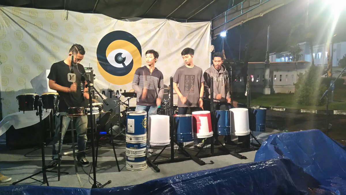 kyaaaaahaaa asik banget nih musik dari koPer, yo yo yoo maenkhaaan