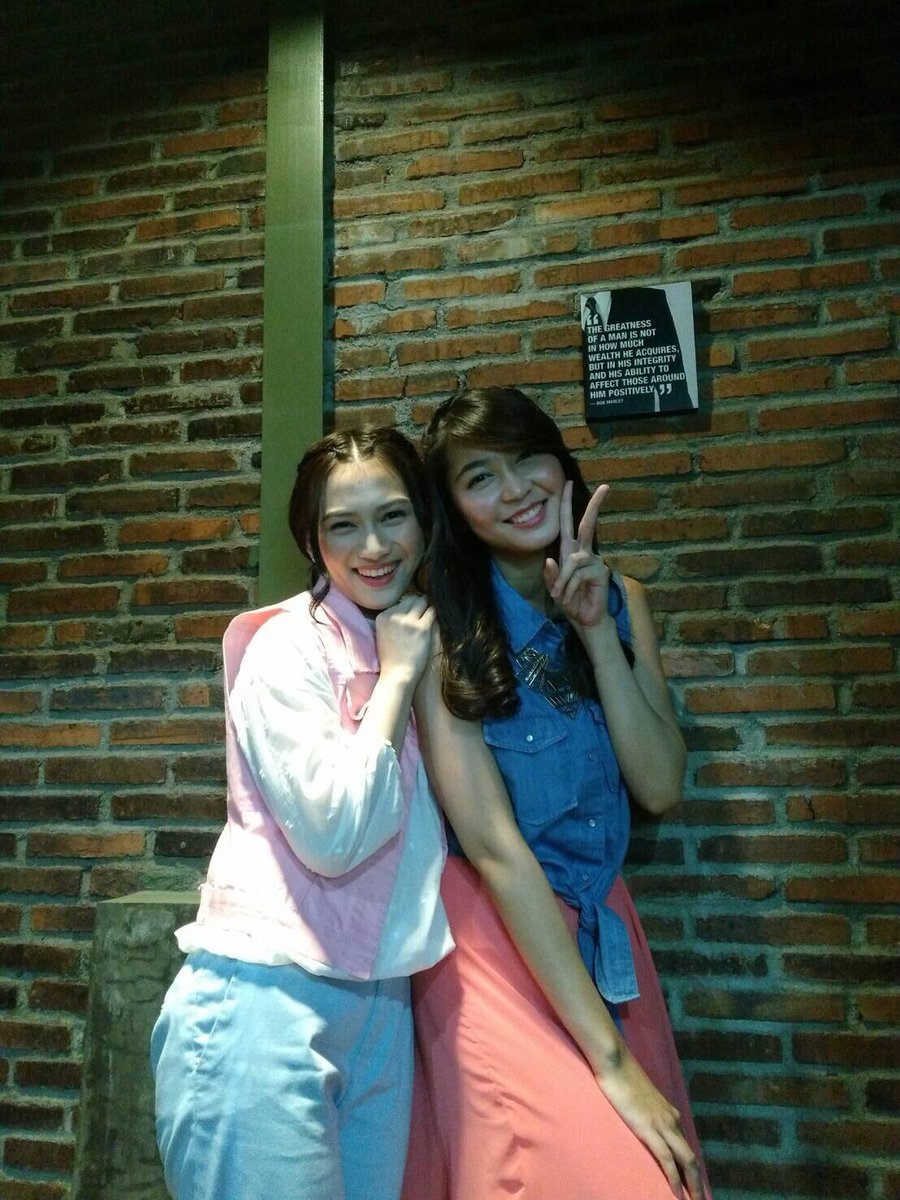 jcvrnd19's tweet photo. Sudah selesai tapingnyaaa, sekarang langsung melanjutkan kegiatan di theater 😁😁 https://t.co/qFwzQotpM8