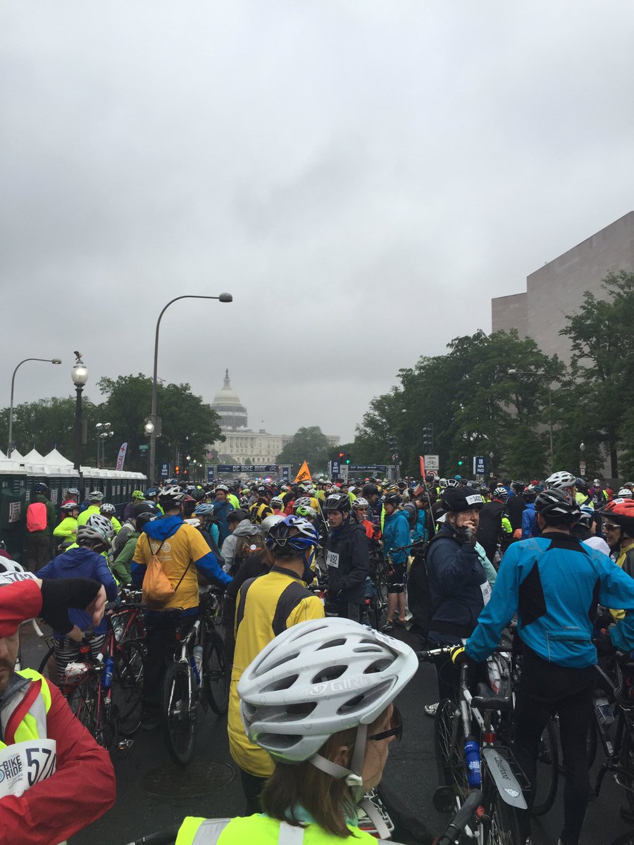 ohmyjeff's tweet photo. #dcbr #dcbr2016 rainy bike ride day. https://t.co/XSF639Nfct