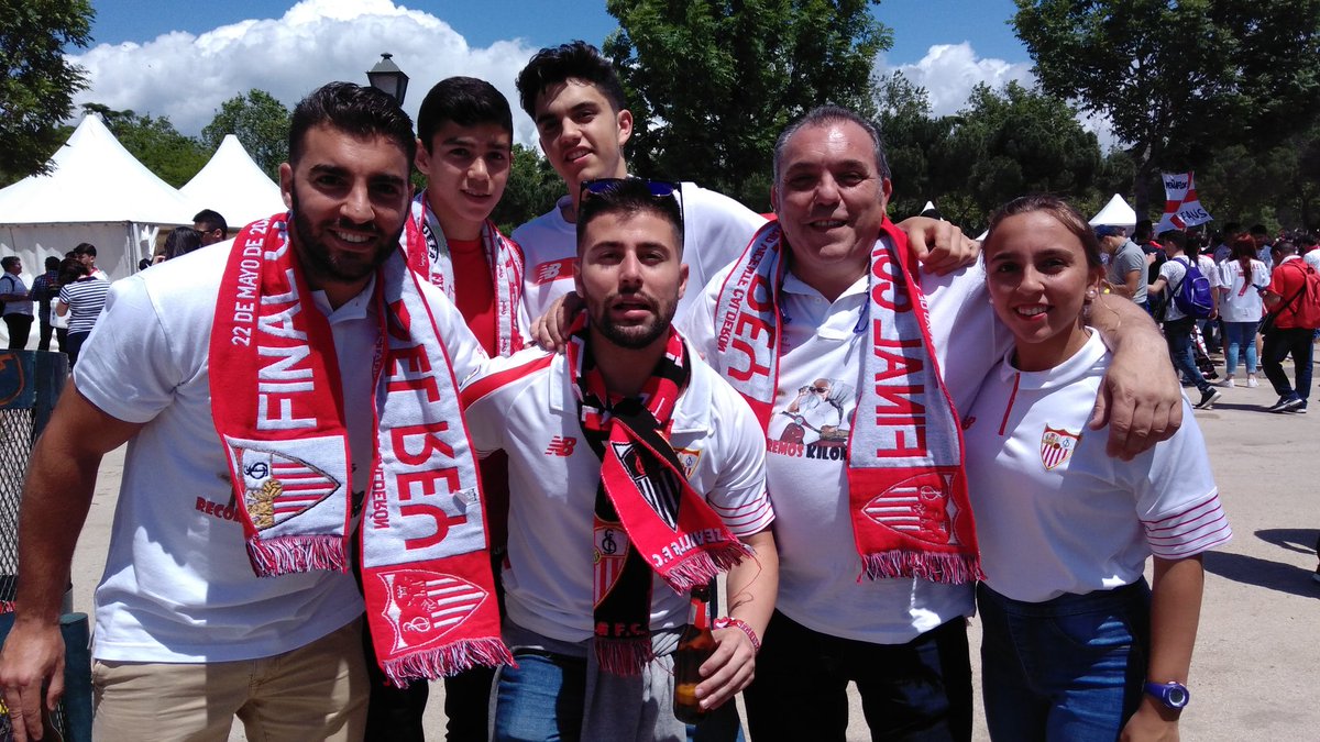 SevillaFC's tweet photo. El parque San Isidro  es sevillista #FanZoneSFC #SevillaUnaVezMas #FinalCopa https://t.co/YdzrsTIG9k