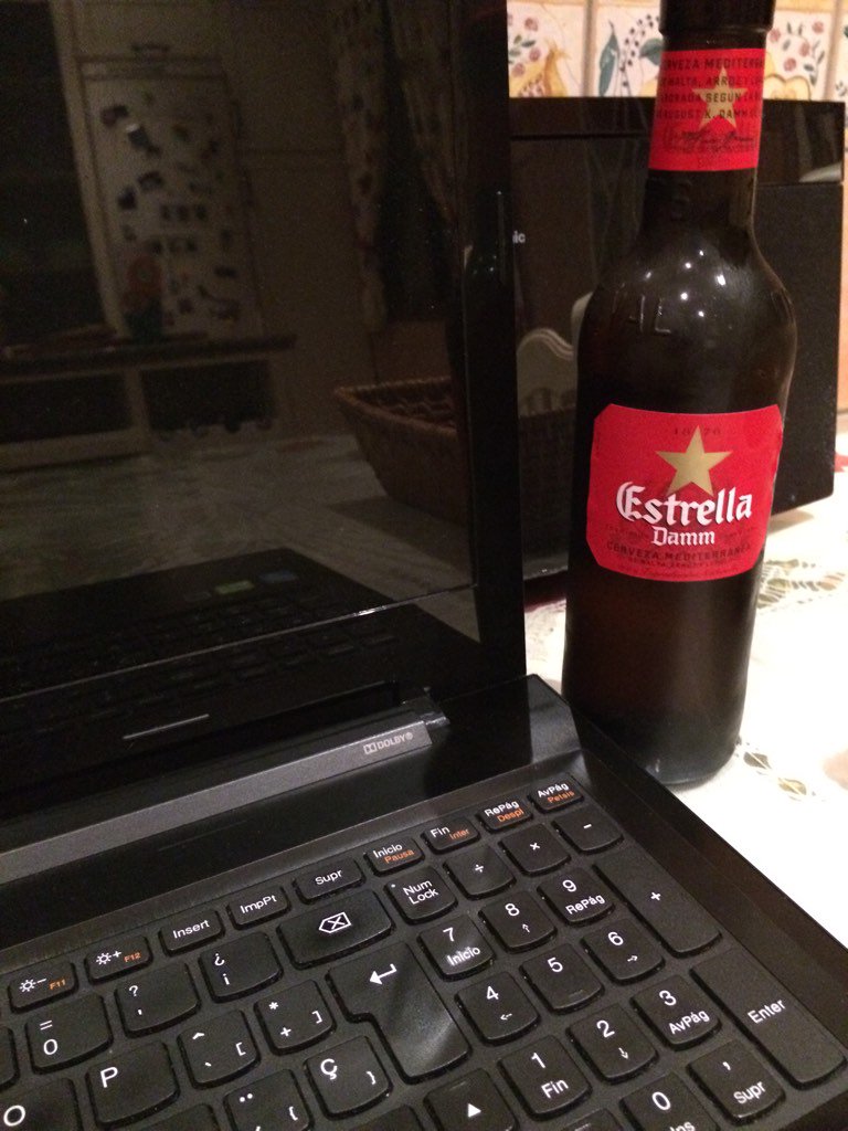 atomarpormundo's tweet photo. Tras la charla qdimos ayer #Future2016 con @ElSerCreativo y @samyroad nos seguimos inspirando con @EstrellaDammEs :) https://t.co/AQYwodTCJS