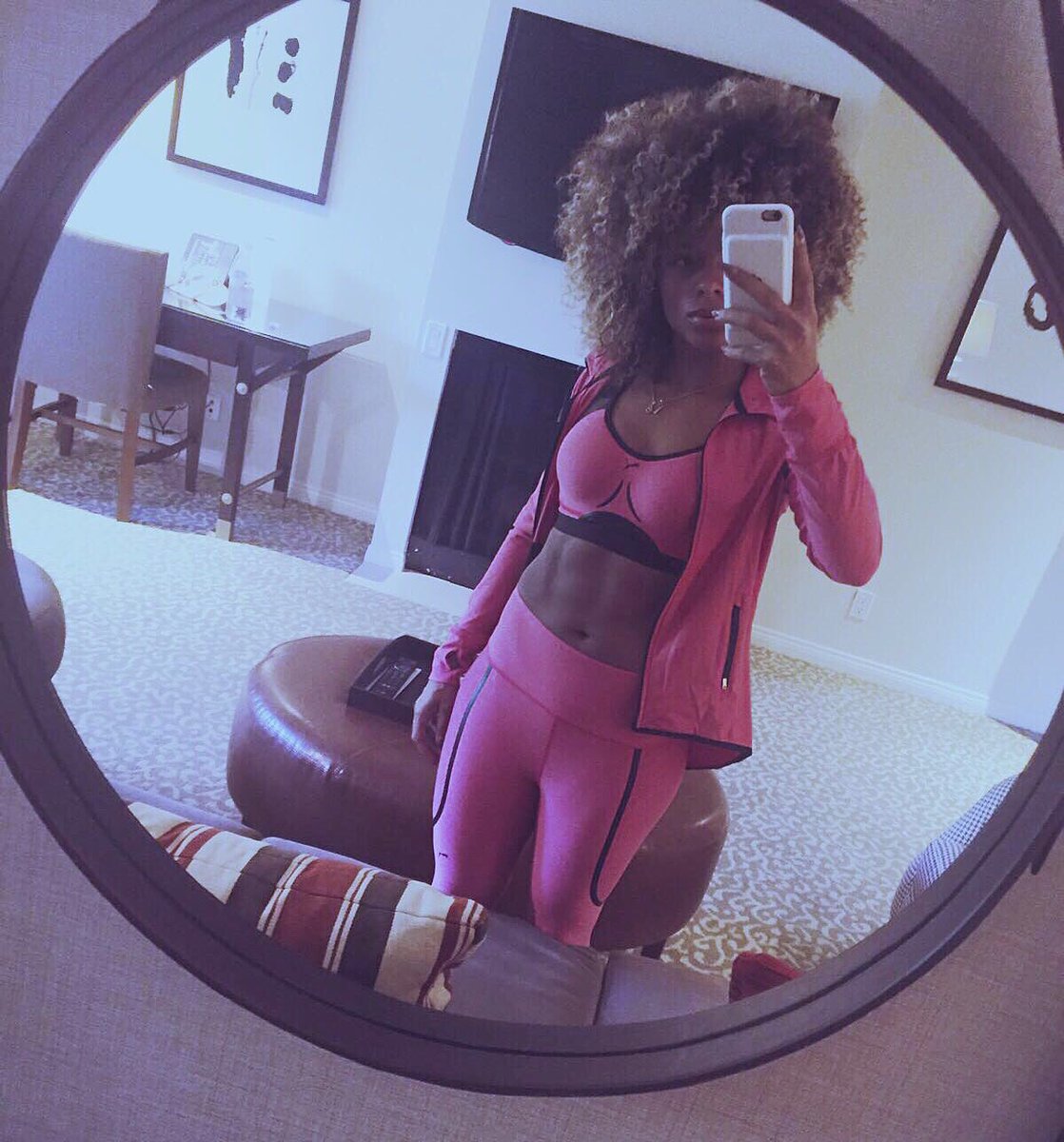 FleurEast's tweet photo. Hello LA! ☀️ https://t.co/PSOv6mb5Xl