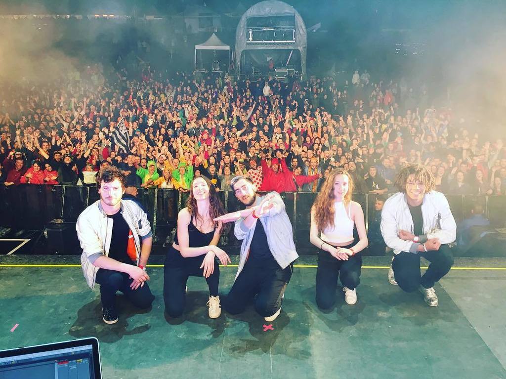 JabberwockYou's tweet photo. Ils ont bravé la pluie pour danser avec nous, cest papillons là étaient magnifiques ! 🎉💥🎉 … https://t.co/ti457sCaLU https://t.co/A1WCa1Kcm6