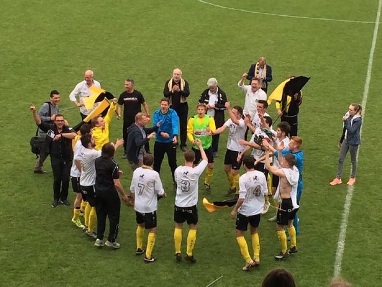 FocusWTV's tweet photo. . @KSCTMenen stijgt naar de tweede amateurliga na een zege op het veld van Halle. Proficiat! https://t.co/fQY1S4BKhL https://t.co/HwDNjFiHbs