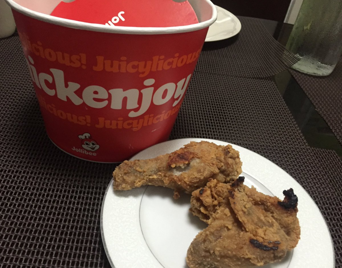 anyway nakuha ko na yung libreng 6pc chickenjoy bucket ko sa @Jollibee thank u bb! #chickenjoynation #jollibeeliever