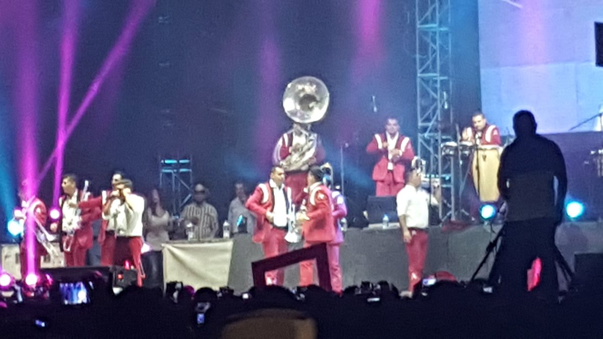 valedejohnson's tweet photo. @j_medina37  ... que noche! ustedes muy bien! 😍 https://t.co/TiqtHjBR3b