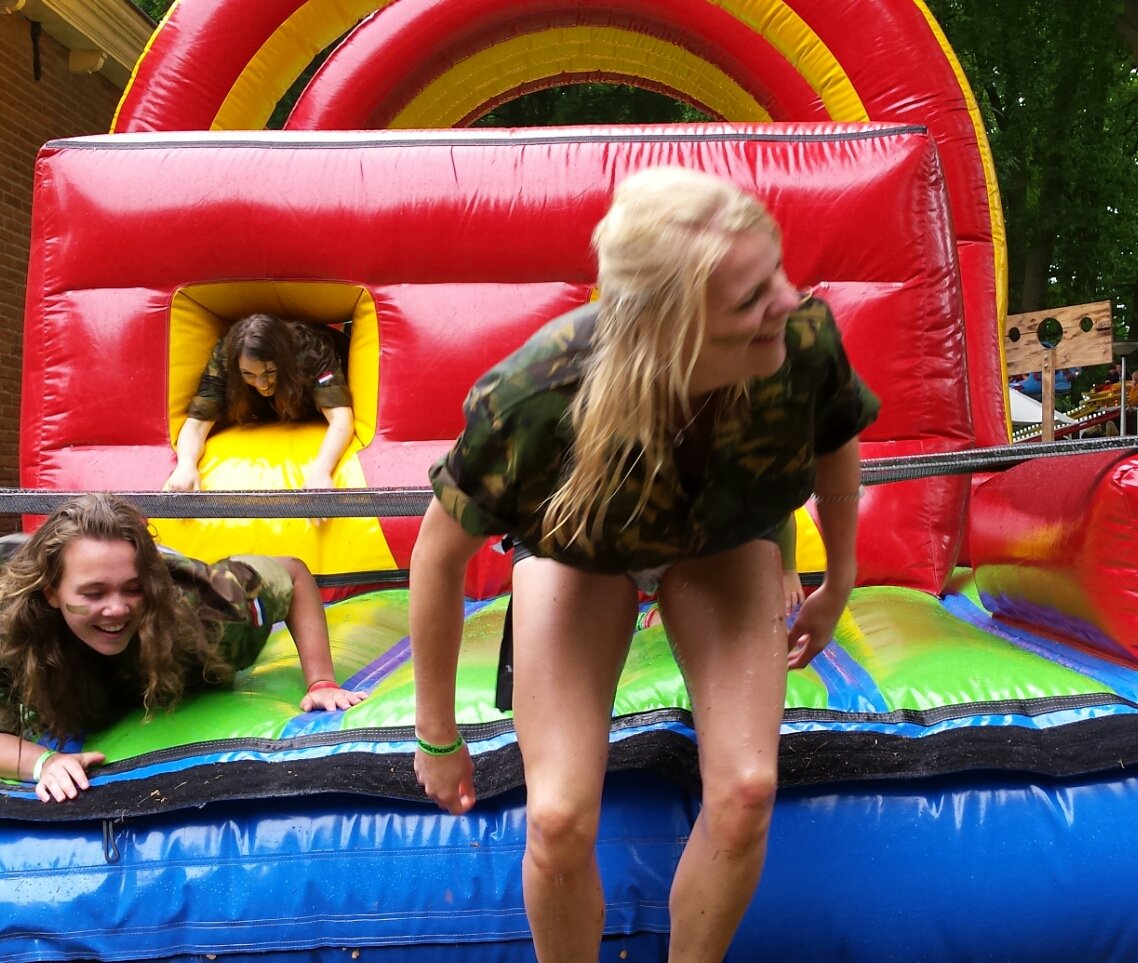 SchalkhaarLife's tweet photo. Ludieke spellen bij de zeskamp. Kom kijken. https://t.co/CTP2bVM4KB