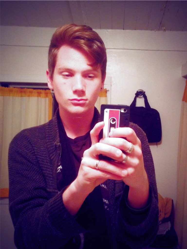 DannyJWaters's tweet photo. Hair's getting long.. #twink #boy #sefie https://t.co/XXCFlvuYgA