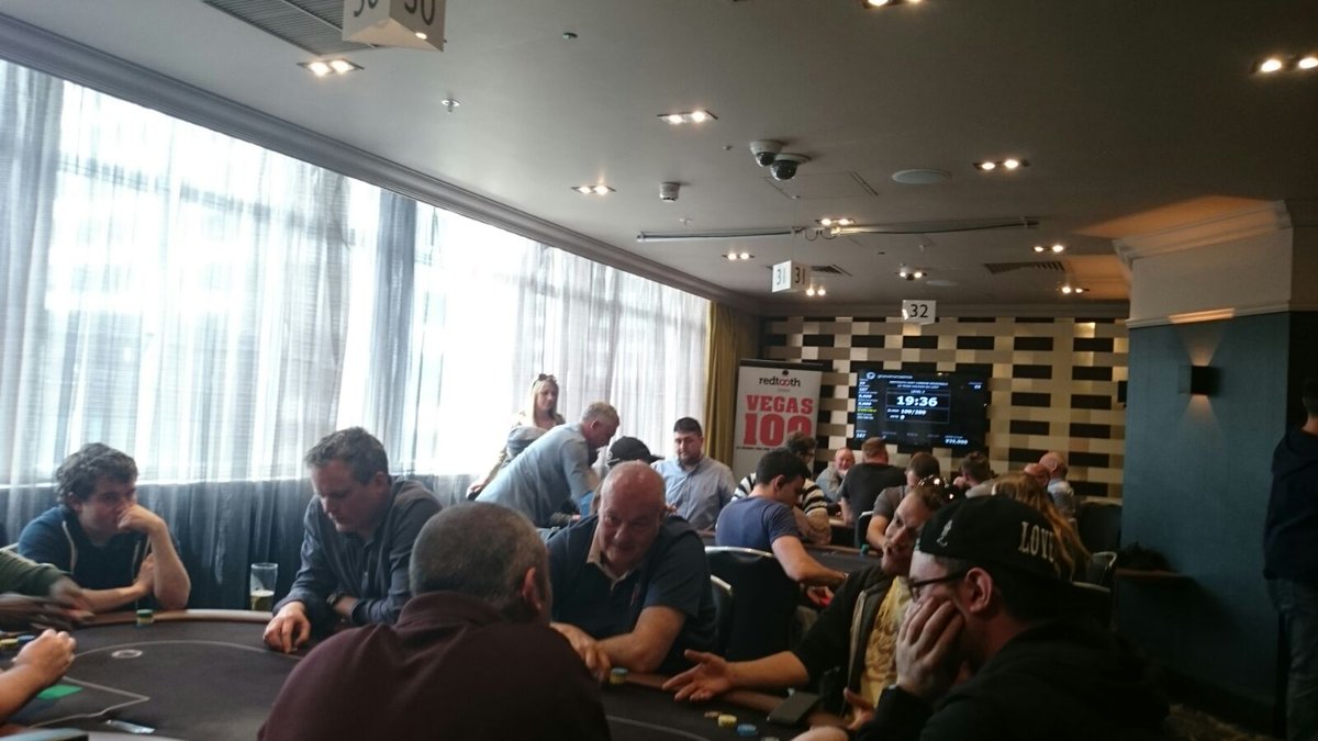 packetboatpub's tweet photo. 2 of the #paddingtonpacketboat crew go into battle! @redtoothpoker #vegas100 https://t.co/7cHwyO4nKy