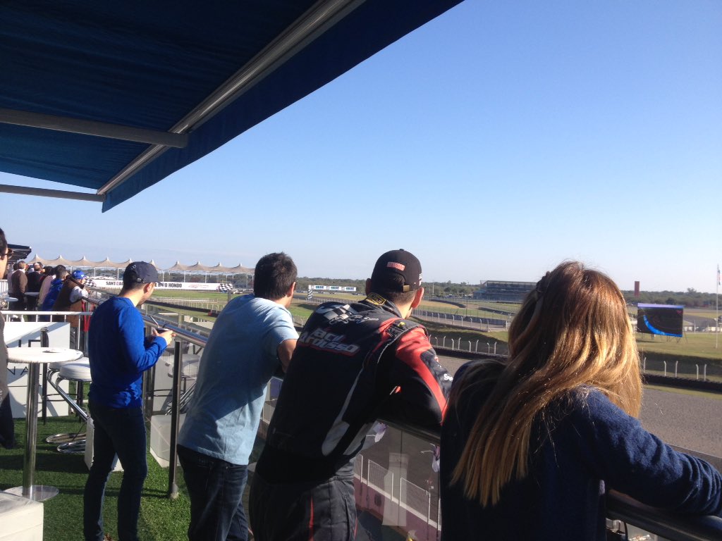 Así lo vivimos en el #VIPCOLCAR !! <a href="/FacundoArdusso/">Facundo Ardusso</a> y <a href="/AFRuggiero/">Alan Franco 🏁</a>, los podios del Sábado! ☝🏼️🏁 #TCenTermas