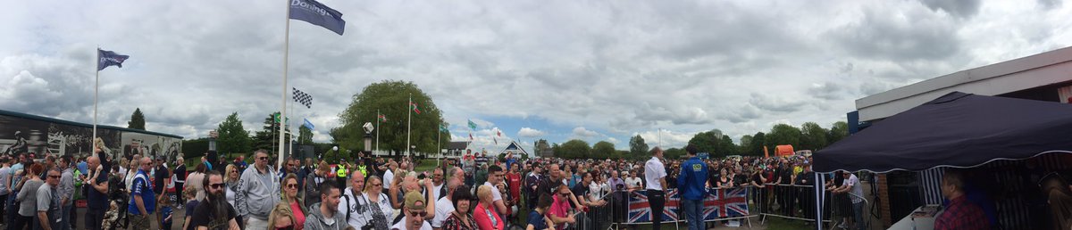 JohnIsgarPhotos's tweet photo. @DoningtonParkUK @WorldSBK #good #loadsofpeople @alexlowes22 @JoshBrookes https://t.co/M2Rrf6B26p
