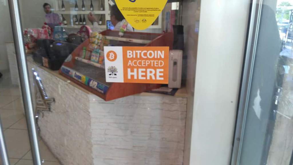 Primo bar che accetta Bitcoin in Campania 360open.it/2016/05/22/pri…