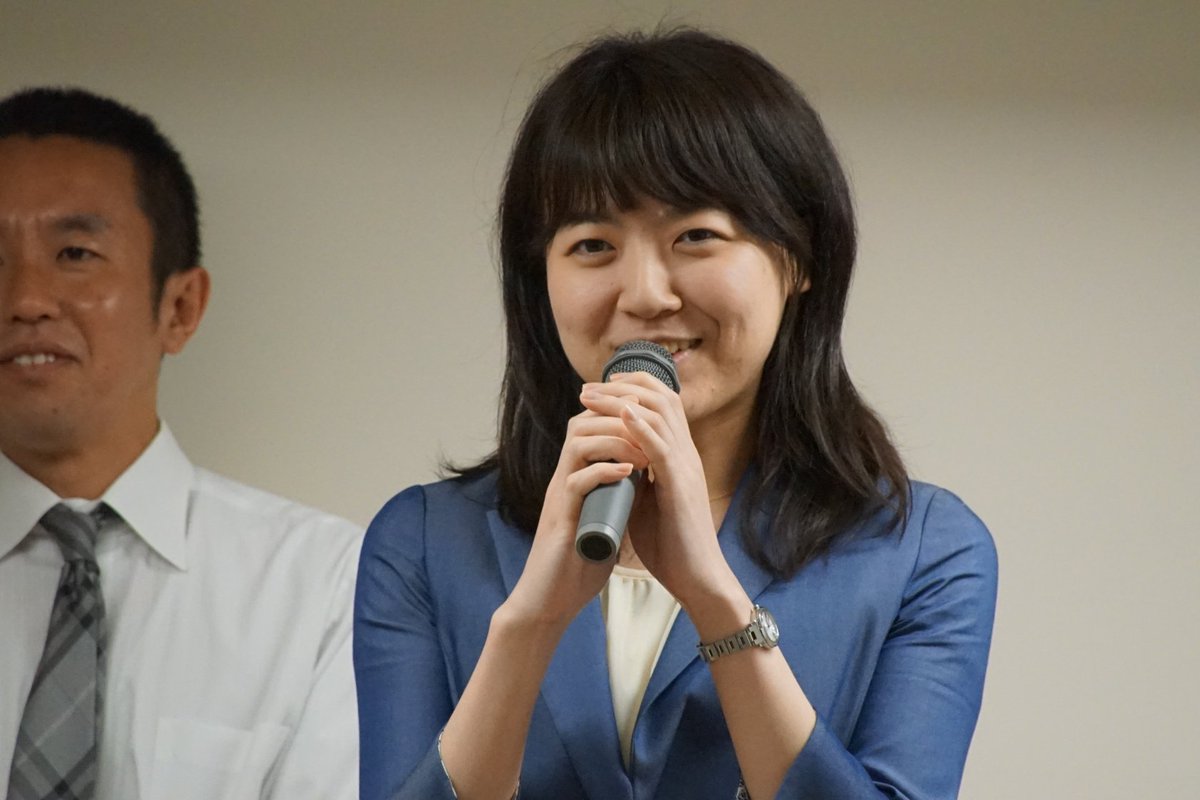 直江雨続 熊倉紫野女流初段も二次予選進出を決めて解説会場に来てくれました ちなみに 今日は同じ高橋道雄九段門下の中村桃子女流も二次予選進出となりました ダブルでめでたい 直江雨続 熊倉紫野女流初段も二次予選進出を決めて解説会場に来てくれました ちなみに 今日は同じ高橋道雄九段門下の中村桃子女流も二次予選進出となりました ダブルでめでたい