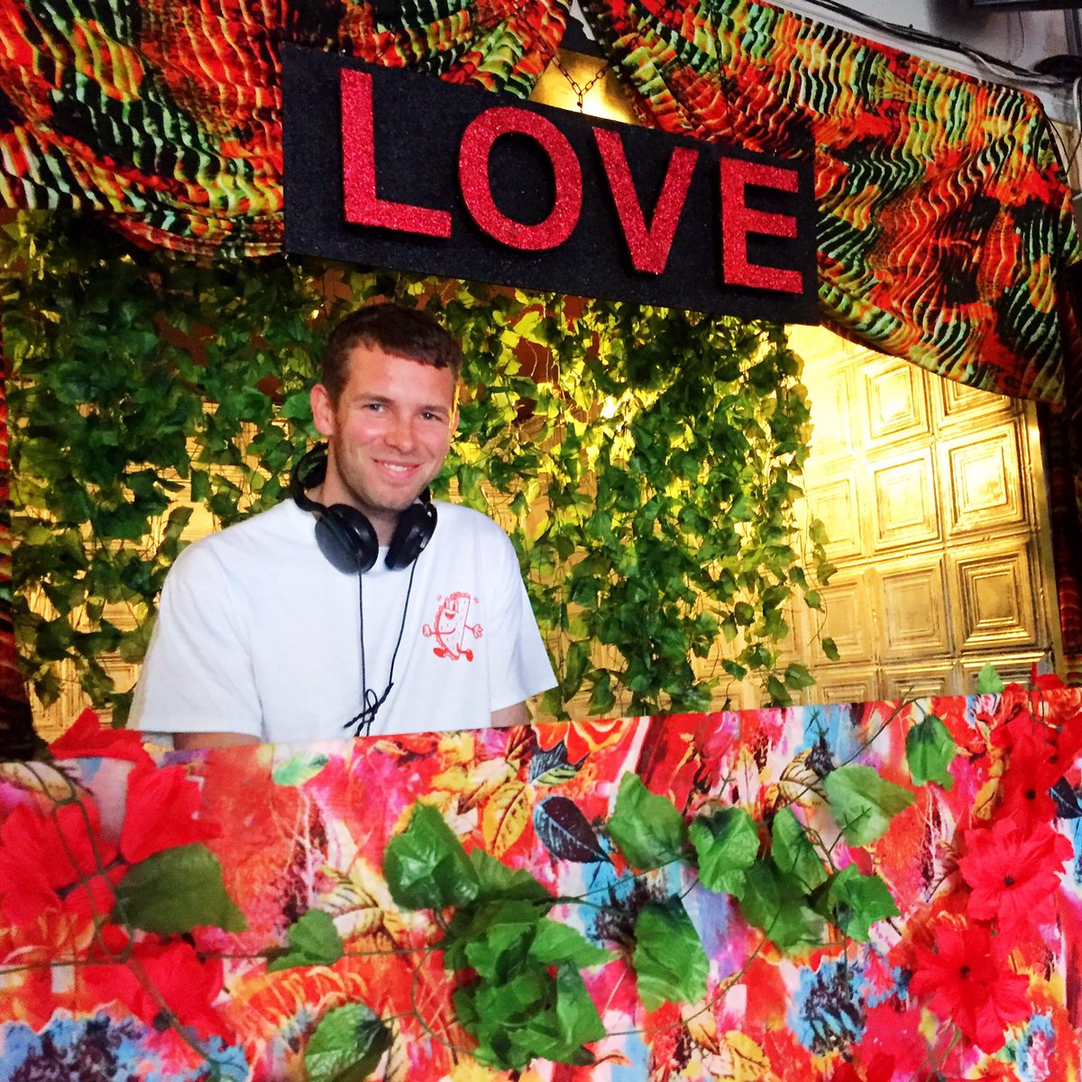 tomreal's tweet photo. Live now at Jamm in #Brixton. House &amp; Techno daytime session until 10pm @JohnMonkman @ch24records @FurthurProg #love https://t.co/TGeLQK6Sa0