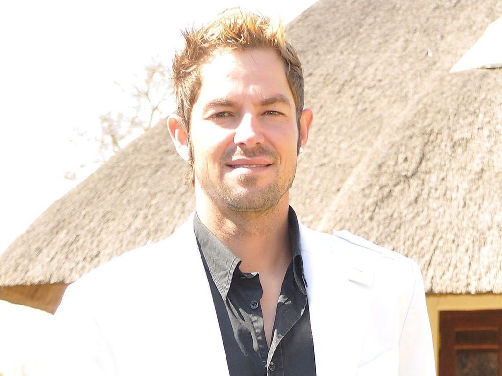 SABreakingNews's tweet photo. Singer #JayDuPlessis's wife has shared some exciting news on social media! Read more here: https://t.co/go2s7SlTzM https://t.co/DwbNzCzt6i