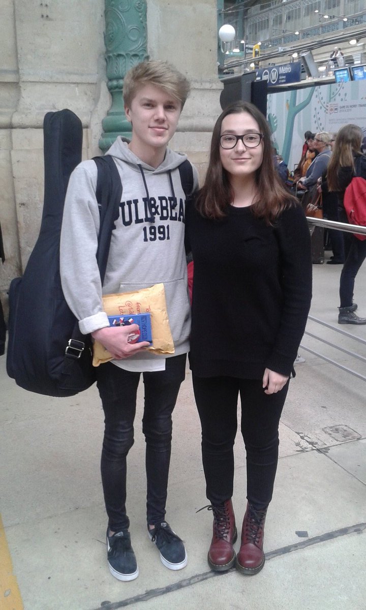 MeorgeUpdates's tweet image. Meryl et George le 23.04.16 à la gare
