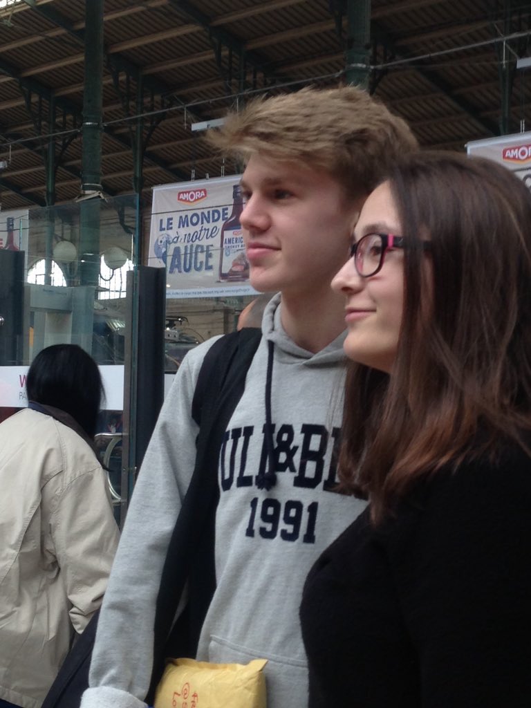 MeorgeUpdates's tweet image. Meryl et George le 23.04.16 à la gare