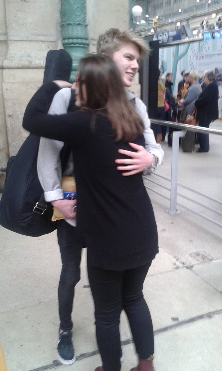 MeorgeUpdates's tweet image. Meryl et George le 23.04.16 à la gare