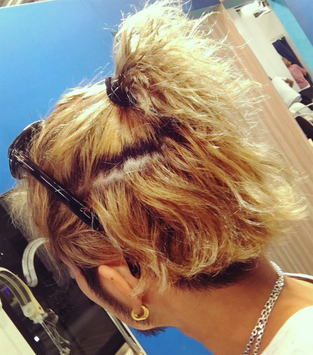 鈴木大二朗 Ocean Tokyo 最近のお気に入りヘアー 自然乾燥させてドライの質感だしてポニーテール スパイラルパーマかかってるからドライヤー使わないで乾かすとゆるいウェーブがでてオシャレ 夏の海上がりのオシャレヘア T Co 鈴木大二朗 Ocean Tokyo 最近のお気に入りヘアー 自然乾燥させてドライの質感だしてポニーテール スパイラルパーマかかってるからドライヤー使わないで乾かすとゆるいウェーブがでてオシャレ 夏の海上がりのオシャレヘア T Co