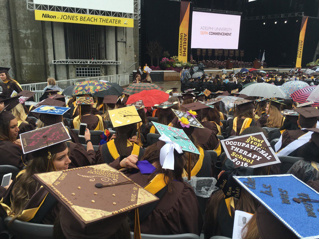 alignwithsource's tweet image. #adelphigrad2016 #AdelphiGradCaps16 #adelphiumbrellas