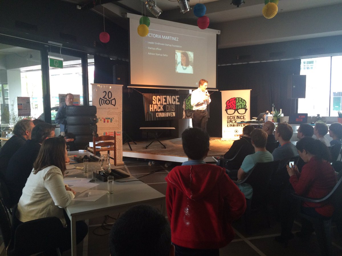 ChaeMadlabnl's tweet photo. Presenting @MADlabNL #sciencehackday #eindhoven #shd040 https://t.co/kOuDn648jF